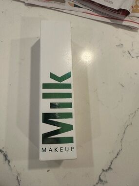 Milk Makep hydro grip set + refresh spray